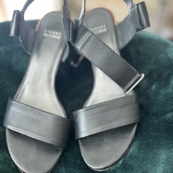 EUC - Stuart Weitzman black sandal size 8 - Picture 3 of 4